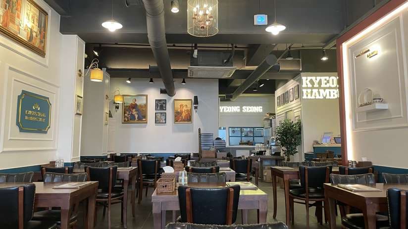 KYEONG SEOUNG HAMBURGSTEAK(Myeongdong Branch)