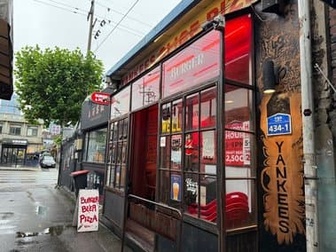 Yankees Burger & Pizza